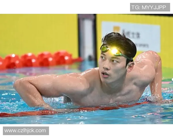 精彩激烈游泳赛事全面回顾 游者勇夺冠军展现速度与力量的完美较量